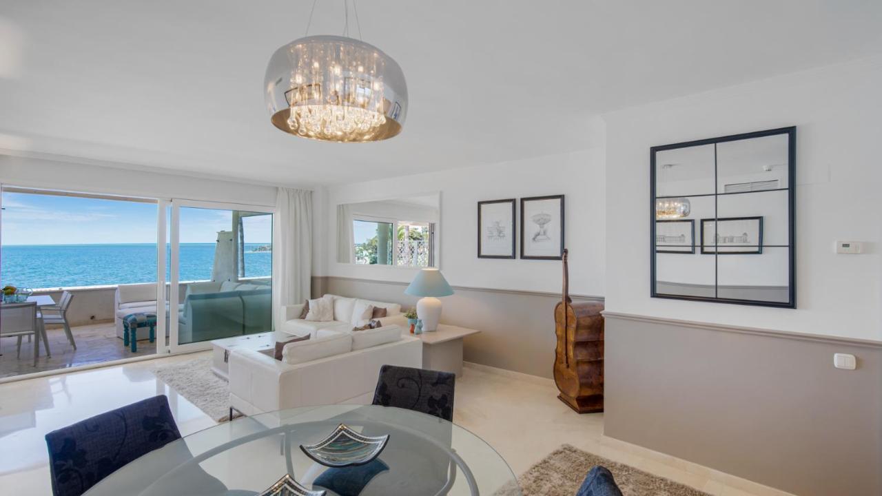 Beach-Line Apartment With 3 Bedrooms In Estepona Eksteriør billede