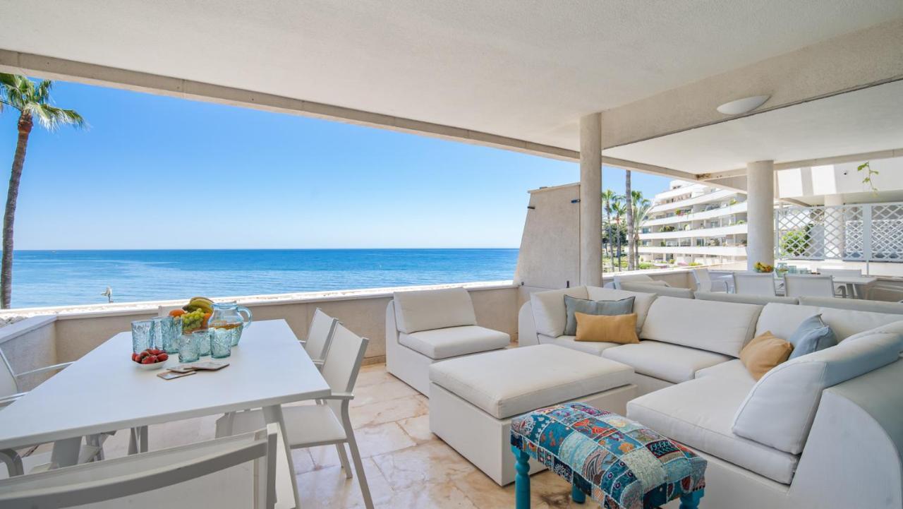 Beach-Line Apartment With 3 Bedrooms In Estepona Eksteriør billede