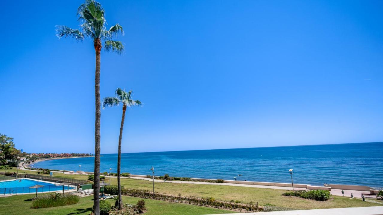Beach-Line Apartment With 3 Bedrooms In Estepona Eksteriør billede