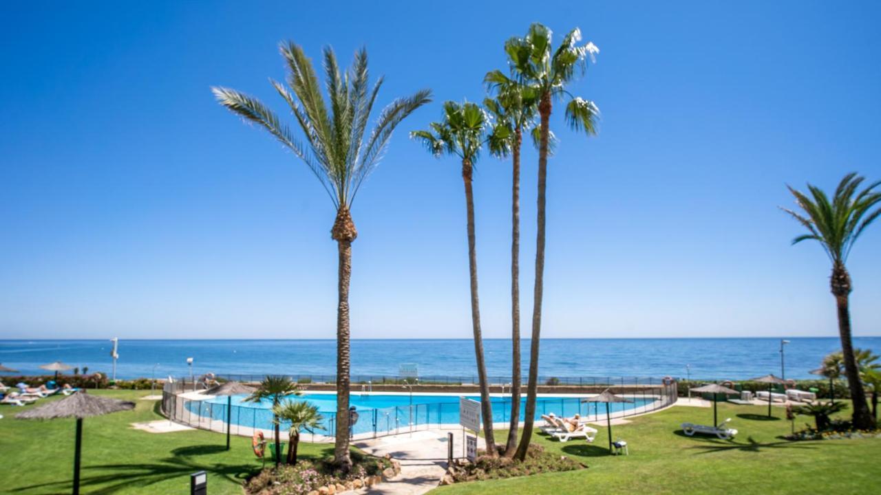 Beach-Line Apartment With 3 Bedrooms In Estepona Eksteriør billede